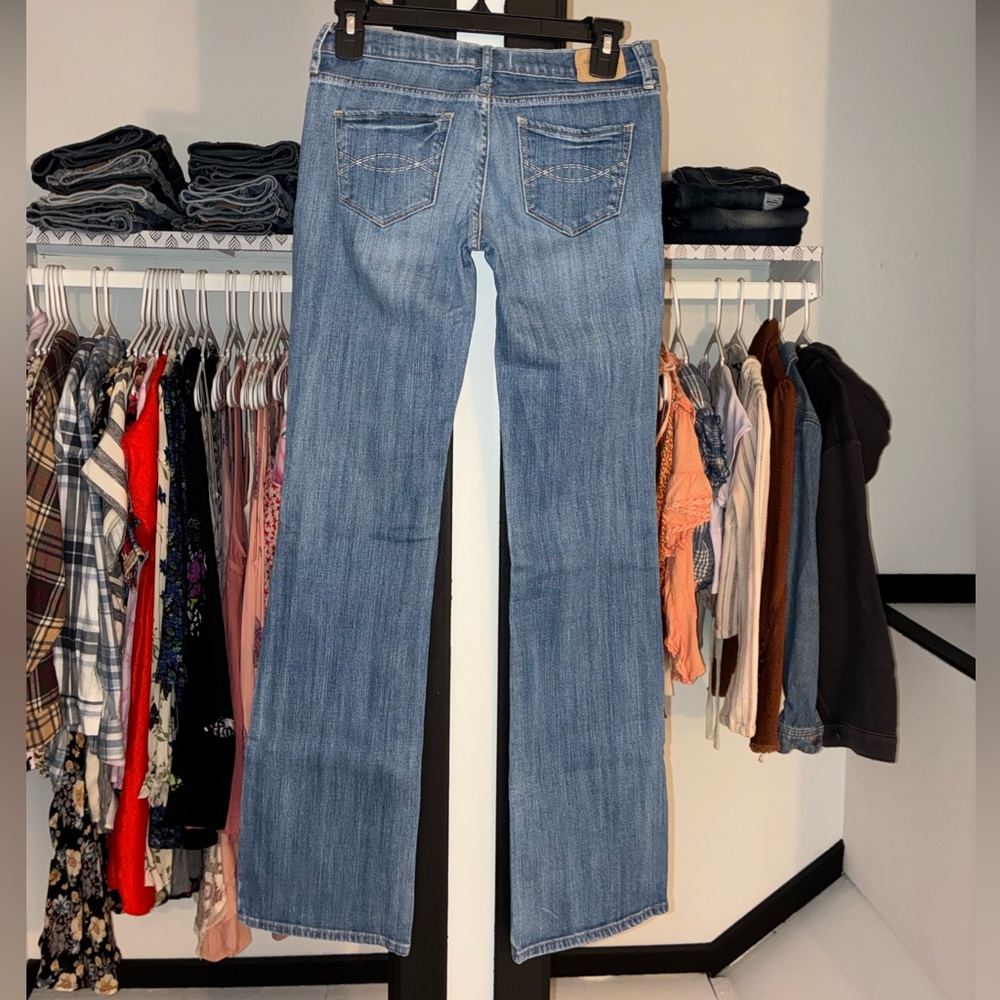A&F Emma Low Rise Jeans - Picture 8 of 15